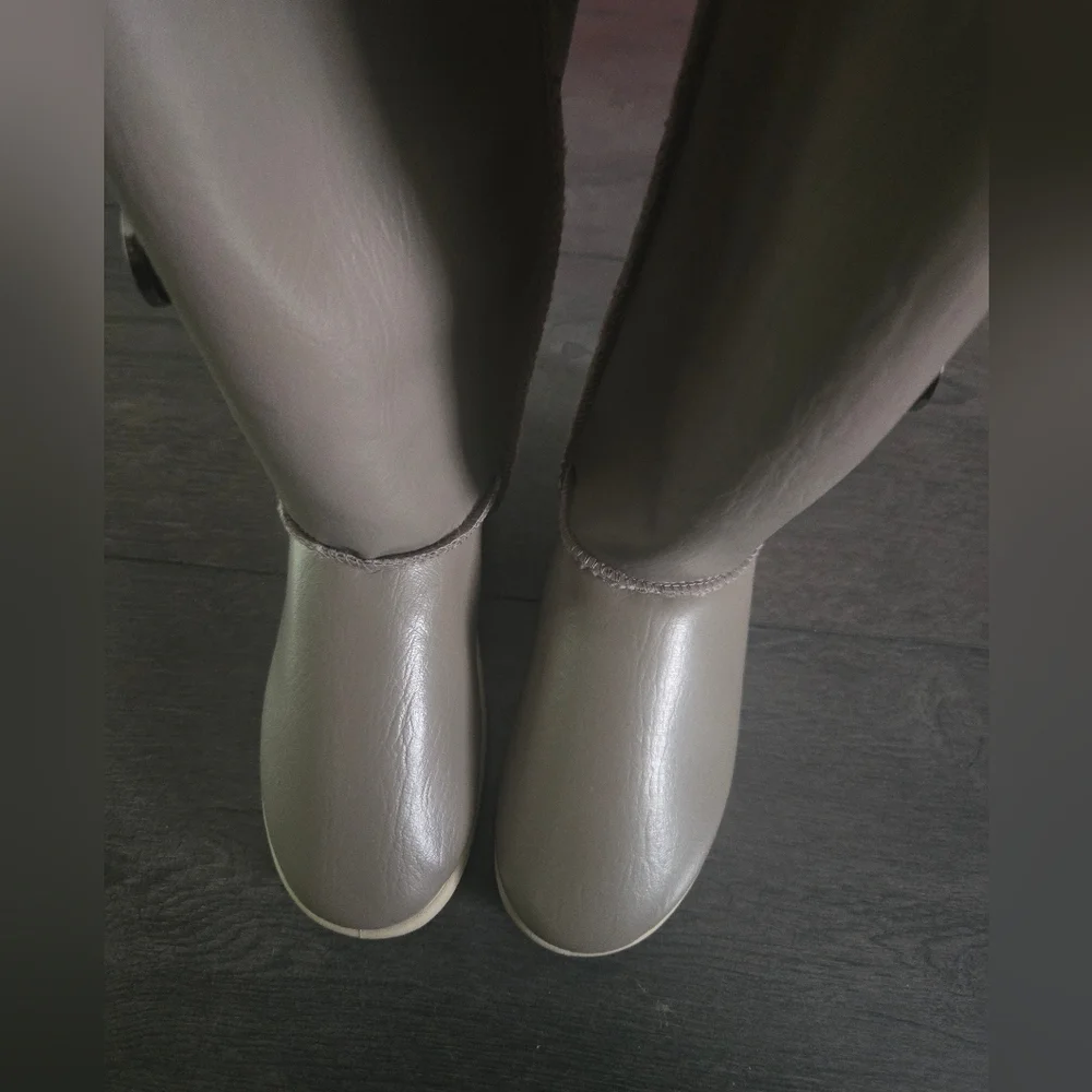 SilverDew Gray Faux Fur Lined Winter Boots Triple Button Cozy Women's Size 6